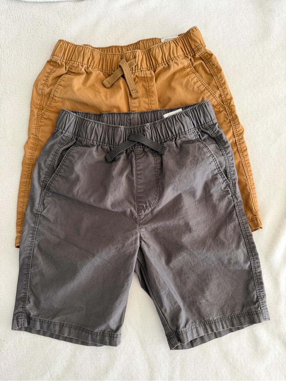 Bundle-Old Navy Boys Pull-On Shorts in Gray and Tan Size 5T